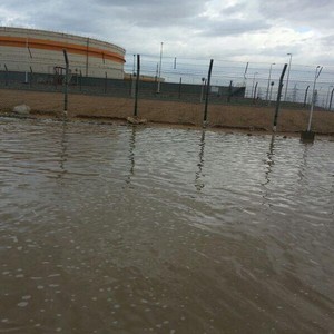 بالصور : تشكُل برك مائية كبيرة جراء الأمطار في الشعيبة جنوب جدة 