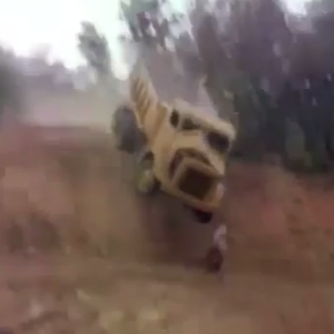 فيديو لأشخاص محظوظين نجو من الموت في اللحظة الأخيرة 