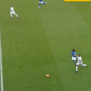 بالفيديو: مورينيو مدرب نادي تشيلسي يقتحم الملعب و يقطع الكرة من لاعب 