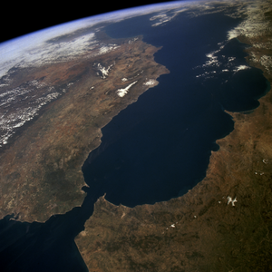 أهم المضائق المائية من الفضاء - صور