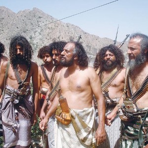 بالفيديو : قبيلة يمنية تعيش اليوم وكأنها في عصر غابر 