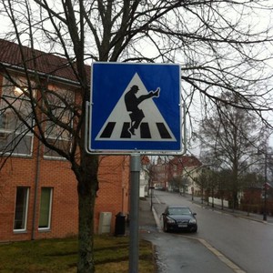 بالفيديو: مدينة نرويجية تشترط على عابري هذا الطريق القيام بحركات مضحكة