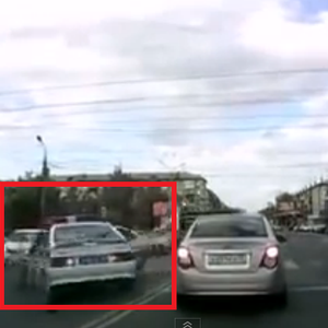 شاهد حتى سيارات الشرطة تقع في الحوادث 