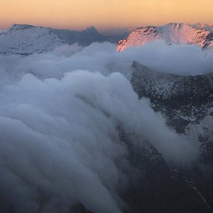 بالصور: مشاهد خلابة للسحب من أعالي قمم أوروبا  