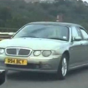 السيارة "المقلب" التي أربكت آلاف السائقين في بريطانيا