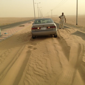 فيديو أرشيفي يرصد ظاهرة زحف الرمال بالكويت عام 2013