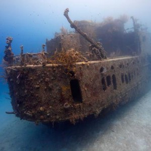 شاهد لحظة إنقاذ بحار نيجيري علق بسفينته الغارقة لمُدة 72 ساعة  