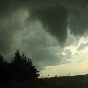  بالفيديو: شاهد العدد الكبير من الدوامات الهوائية المؤثرة في منطقة واحدة 