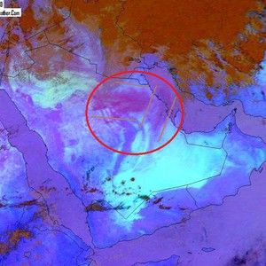 سيول تفاجئ عائلة سعودية اثناء رحلة غداء في البر