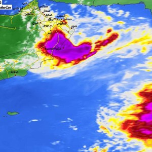 شاهد بالصور : البروق تضيء سماء بعض مناطق المملكة  