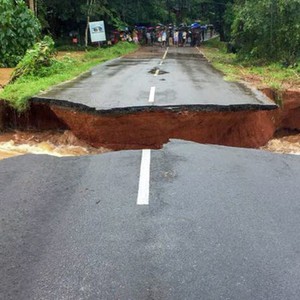 بالصور... الهند مقتل 26 شخصا بسبب الامطار الغزيرة