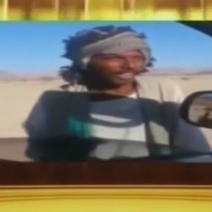 فيديو : شيخ سعودي يُكافئ راعي غنم بـ20 ألف ريال بسبب أمانته 