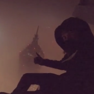 مغامرون يخاطرون بحياتهم بتسلُق أطول بناية في الصين و هي تحت الإنشاء