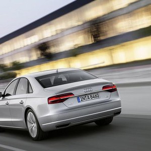 ردة فعل طريفة لشاب ربح سيارة