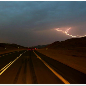 بالصور: هطول الأمطار على المدينة المنورة يوم الخميس