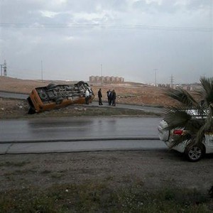 بالصور: انقلاب حافلة طلاب صباح الأحد بسبب الأمطار وإصابة 18 طالباً