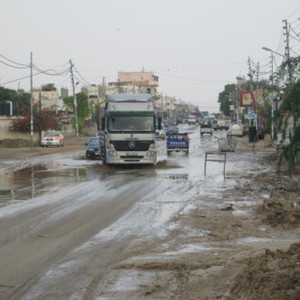 بالصور: سيول مُفاجئة تداهم المنازل في الشونة الجنوبية
