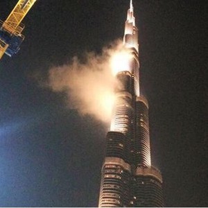 ما ظهر فوق برج خليفة ضباب وليست نيراناً كما اعتقد البعض