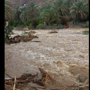 بالصور: تشكل السيول في منطقة الخابورة في عُمان  