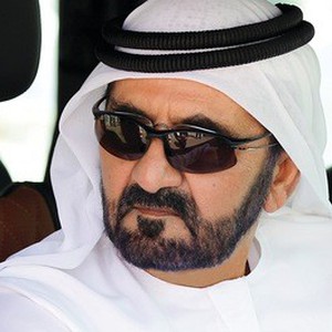 مشهد إنساني أرشيفي: شاهد تواضع حُكام الإمارات