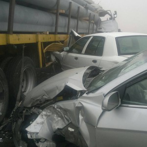 بالصور: اصابات في حادث بين 6 سيارات بسبب الضباب على طريق الطائف الرياض 