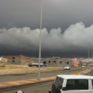 مشهد للسحب الضخمة القادمة عبر بلاد الشام نحو القريات