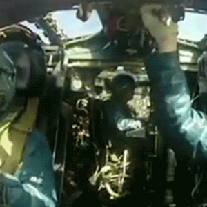 بالفيديو : لحظة قصف الصين للثلوج بالطائرات الحربية للحد من خطر الفيضان