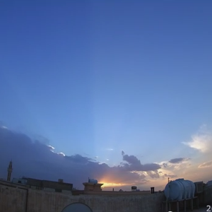 بالفيديو : شاهد سُحُب الرياض بأسلوب تايم لابس .. لمعان البرق ما بعد الغروب