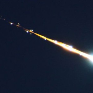 بالفيديو : شاهد لحظة سقوط القمر الصناعي الروسي فوق حائل شمال السعودية