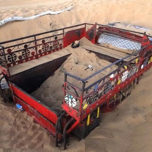 لحظة العثور على سيارة مفقودة منذ 30 سنة وسط الصحراء