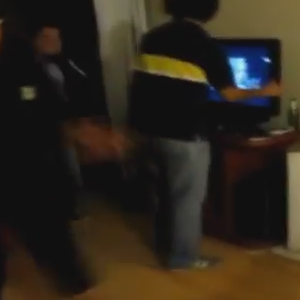 عائلة في تشيلي تستخف في بداية زلزال 2010 .. قبل أن يعيشوا أسوأ لحظات حياتهم