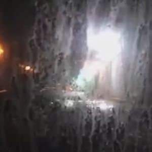 شاهد ظاهرة الأمطار الطينية الغزيرة التي هطلت على الرياض يوم الأربعاء