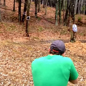 أشخاص يطلقون النيران عمداً على الأشجار .. فتلقوا عقابا فوريا لن ينسوه أبدا