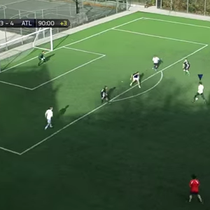 بالفيديو: شباب مُبتكرون ينقلون لعبة الفيفا الى أرض الواقع 