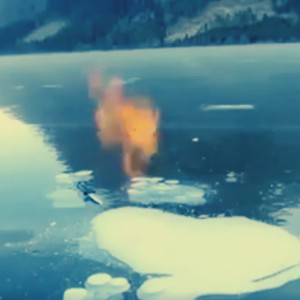  شاهد كيفية إشعال النار في الجليد