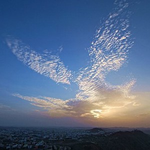 بالفيديو: غيوم على شكل عيون 