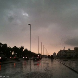 بالفيديو: أمطار غزيرة على أجزاء من جنوب جدة بعد طول إنقطاع 