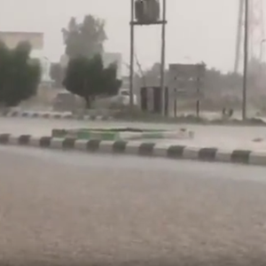 الامطار الغزيرة تضرب محافظة هروب في جنوب غرب السعودية يوم الخميس وتتسبب بتشكل الفيضانات