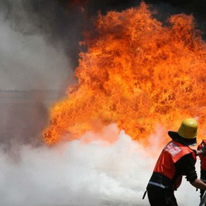 بالفيديو: شاهد لحظة إنفجار خزان الغاز بمستشفى الحرس الوطني بوجه العمال 