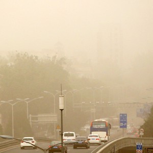 عاصفة ترابية تجتاح الصين