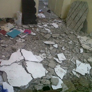 بالصور : انهيار سقف منزل في جدة بعد الأمطار و نجاة عائلة من موت مُحقق