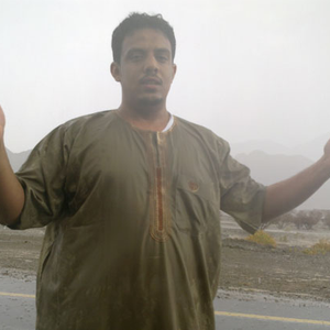 شاهد بالفيديو : صاعقة كادت أن تقتل المُصور في أمطار ينبع 