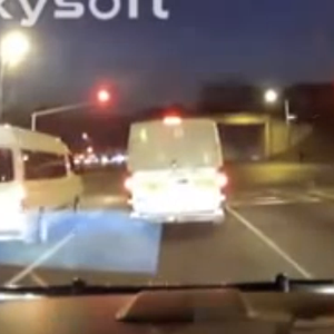 فيديو ليس للقلوب الضعيفة.. شاهد الكارثة التي قد تنتج عن قطع الإشارة الحمراء 