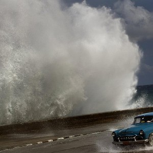 رياح عاتية تُلحق أضراراً واسعة بسواحل تركيا  