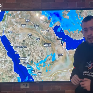 ضمن أزمة كورونا || طقس العرب يصور النشرة الجوية الأولى عالميًا من المنزل