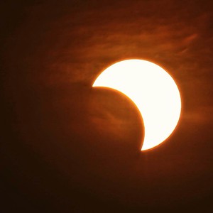 بالصور : الشمس غربت في حال الكسوف في مكة المكرمة في منظر تاريخي مهيب