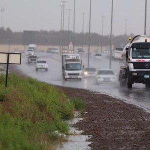 بالصور: أمطار الخير والرحمة تهطل على مدينة العين