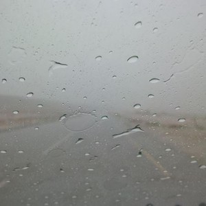 أمطار غزيرة في رأس الحد في سلطنة عمان مع بداية تأثير عاصفة اشوبا