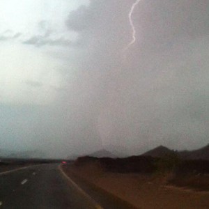 شاهد بالصور : أمطار رعدية على بعض أجزاء المدينة المنورة 6-11-1434 هـ