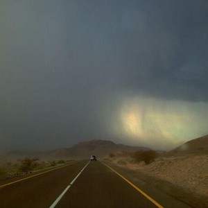 بالصور : أمطار غزيرة يوم السبت في أجزاء من الإمارات و سلطنة عُمان